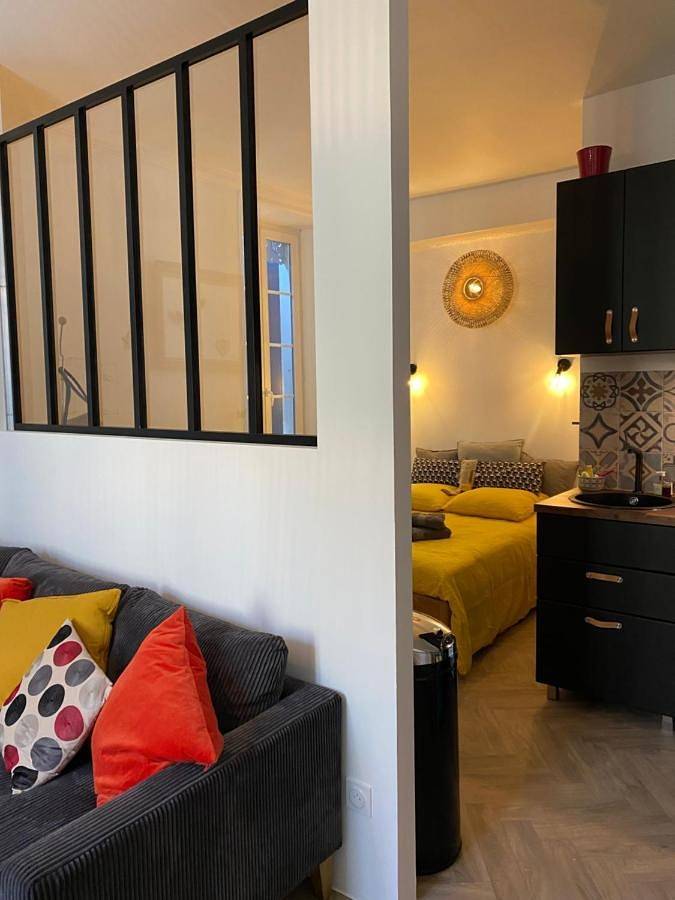 Appartement entier, Studio Apartment in Lourmarin, Parc naturel régional du Luberon