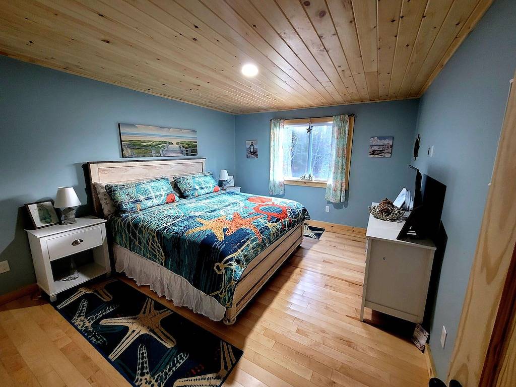 Quiet and located close to the ocean 2 bedroom 2 bath home in Washington County (Maine)