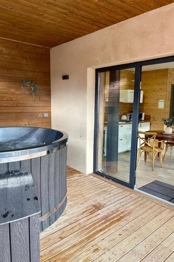 Chalet pour 2 personnes, avec Terrasse et Jacuzzi à Rochesson