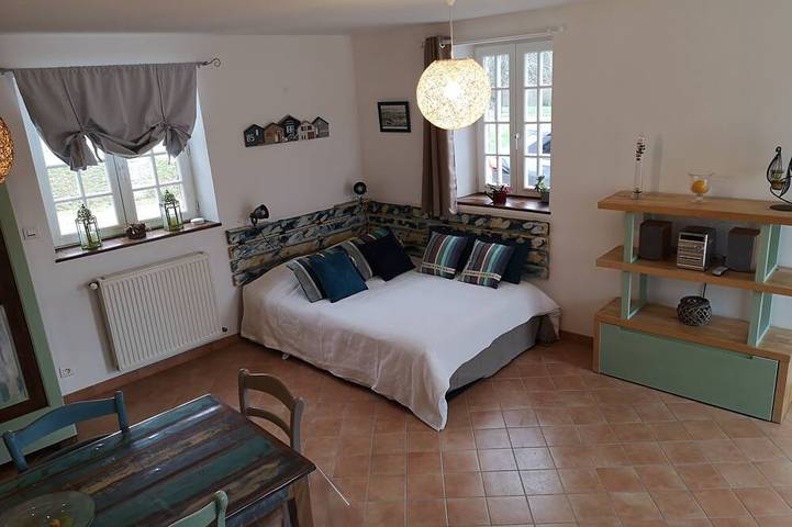 Location de vacances pour 7 personnes, avec jardin et piscine à Équilly - 3