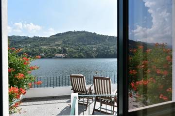 Cottage pour 6 personnes, avec jardin et balcon dans Ribadouro