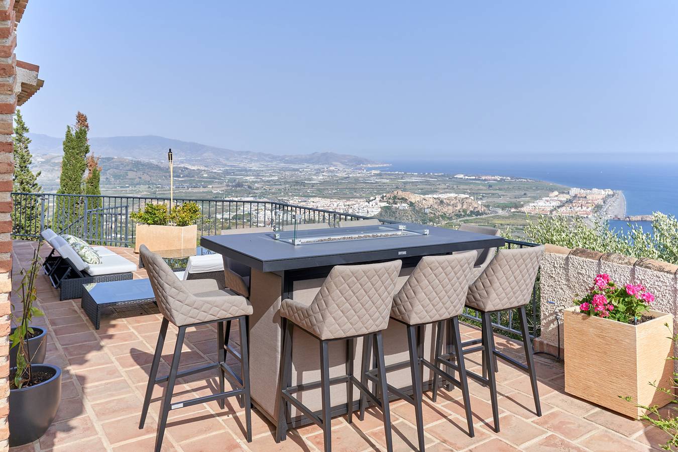 Villa 'Casa Milo' with Sea View, Wi-Fi and Air Conditioning in Monte de los Almendros, Salobreña