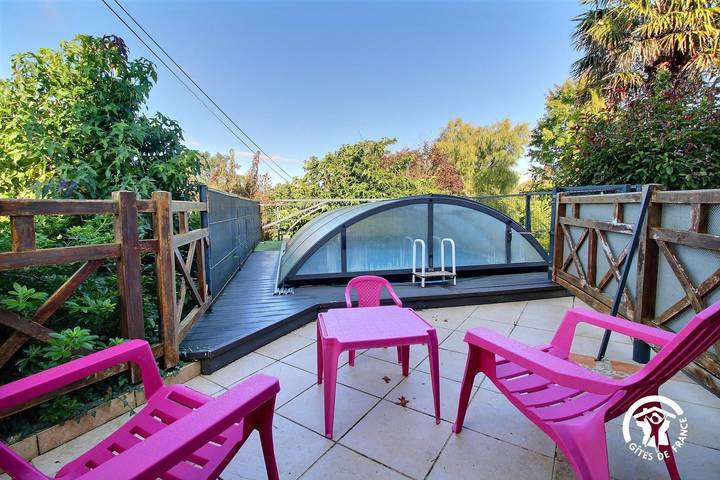 Gîte pour 8 personnes, avec Terrasse ainsi que Jardin et Piscine à Monterblanc - 3