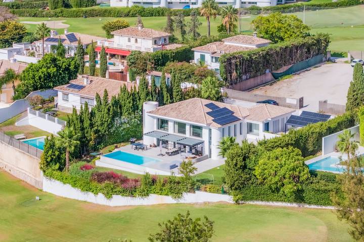 Casa rural para 8 personas, con vistas además de terraza y jardín en San Pedro Alcántara