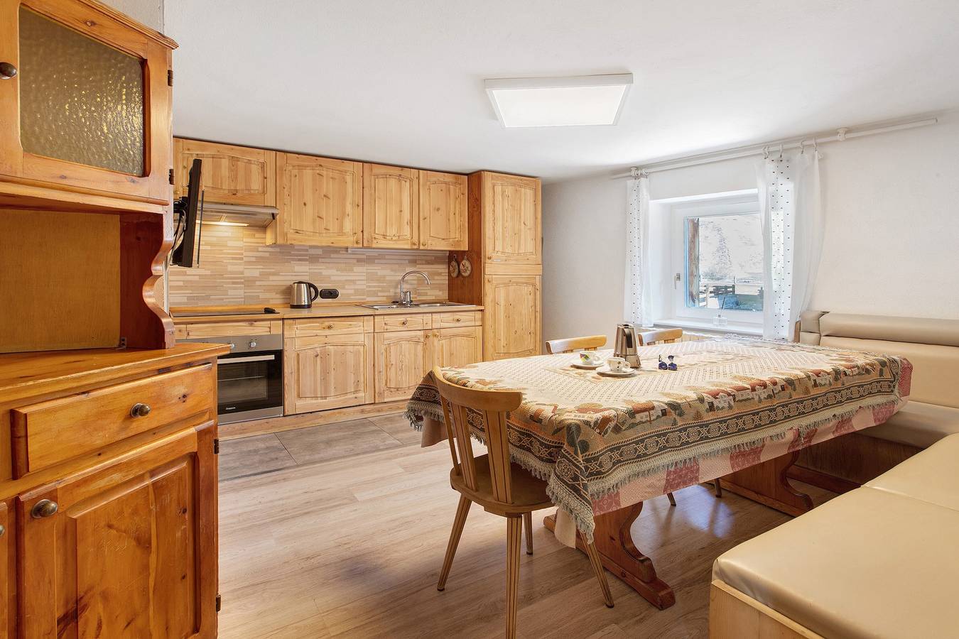 Ganze Wohnung, Apartment 'Unit 1' mit Bergblick, Gemeinschaftsterrasse und Wlan in Livigno (Stadt), Livigno
