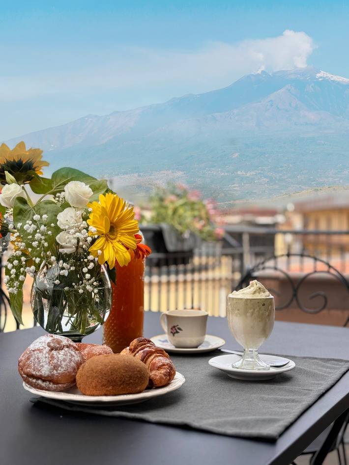 Ganze Wohnung, Apartment 'Lo Sguardo Dell'Etna' mit Bergblick, Wlan und Klimaanlage in Aci Bonaccorsi, Catania Provinz