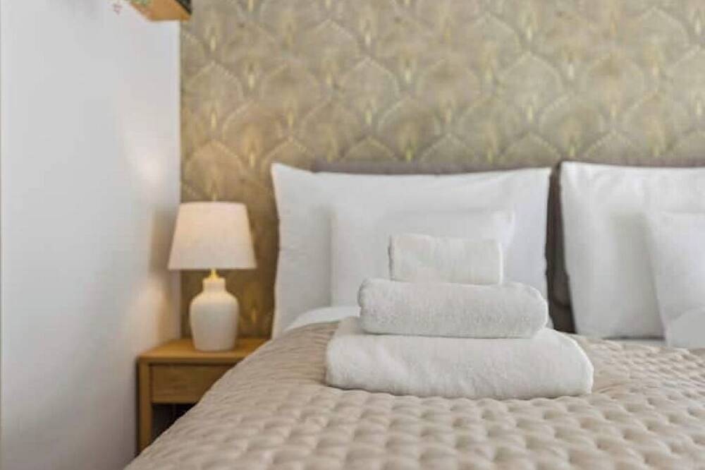 Old Town Penthouse Maisonette | Private Rooftop in Zurich, District de Zurich