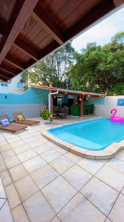 Casas e apartamentos de temporada para 2 pessoas, com jardim e piscina e ainda vista em Capivari