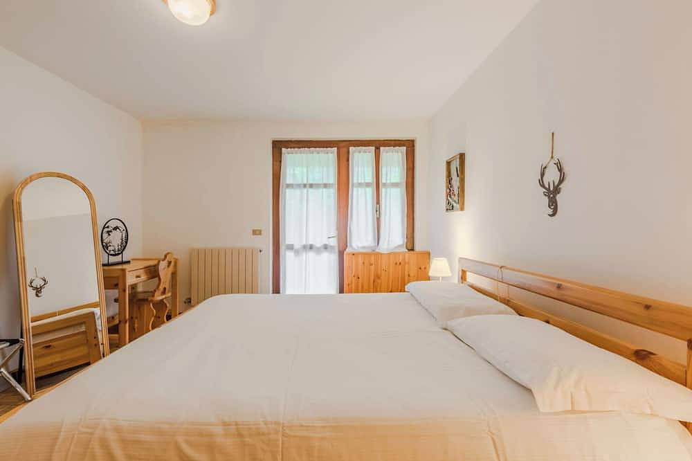 Ganze Wohnung, Schöne Wohnung für 4 Gäste mit  W-Lan, Tv und Innenhof in Sant'Antonio di Mavignola, Comune di Pinzolo