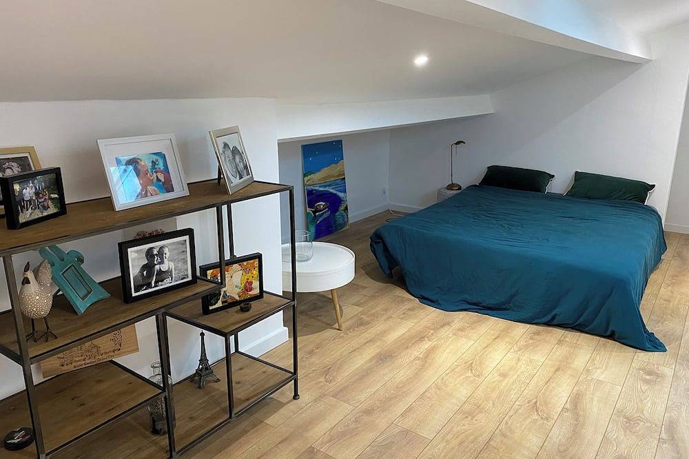 Family home on the outskirts of Bordeaux, close to all amenities (streetcar, bus) in Villenave-d'Ornon, Bordeaux region