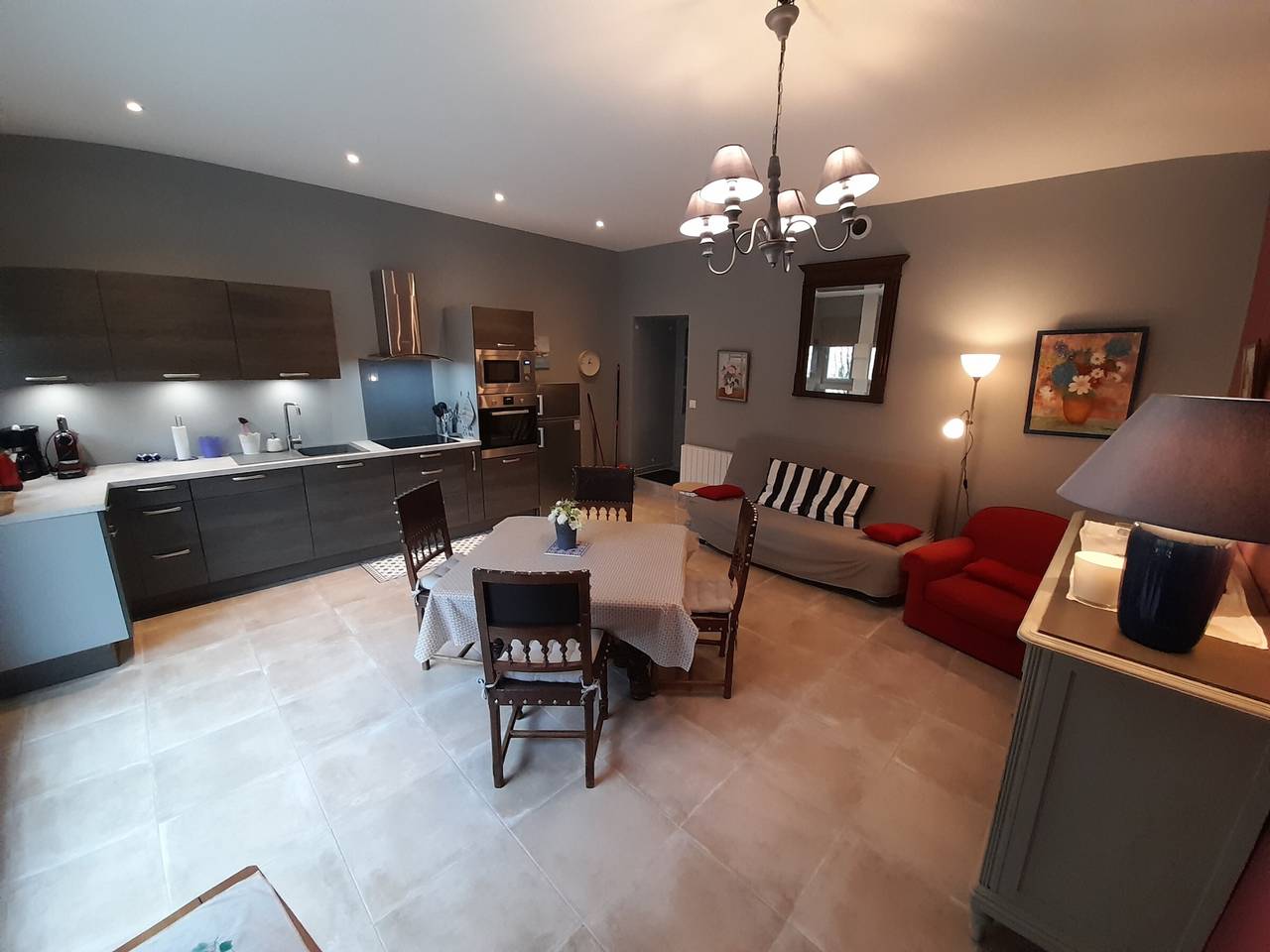 Entire apartment, Elegant T2 with Garden in Central La Roche-Posay in La Roche-Posay, Vienne