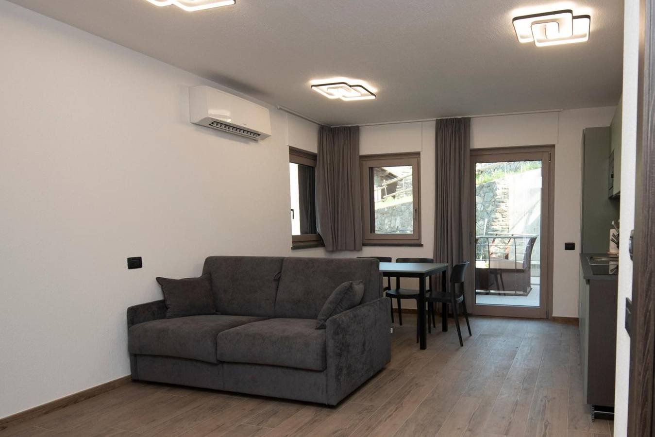 Ganze Wohnung, Appartamenti Suly 5 – Moderne Ferienwohnung mit Panoramablick in Saint-Vincent in Cillian, Comune di Saint-Vincent