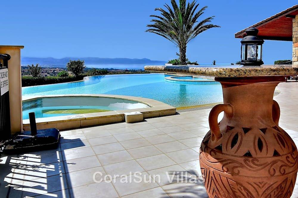 Elite Erstaunliche Luxusvilla, Gym, Spielzimmer, Enormischer Pool Mit Jacuzzi, Schlafmöglichkeiten für 14 in Αργάκα, Südzypern