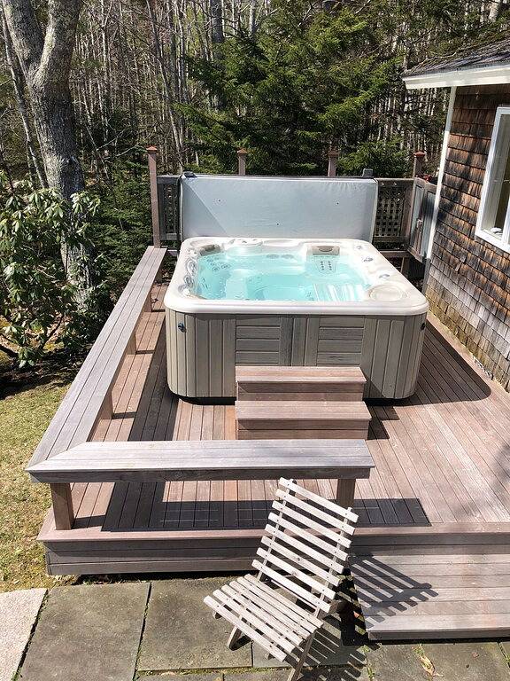 Vacation rental for 4 people, with yard and hot tub in Camden (ME)