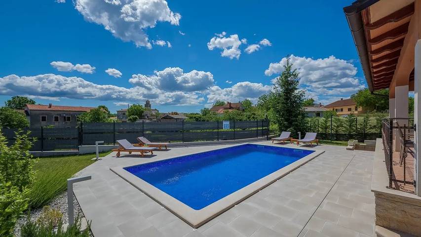 Location de vacances pour 6 personnes, avec sauna et jardin ainsi que jacuzzi et piscine, animaux acceptés à Tinjan - 3