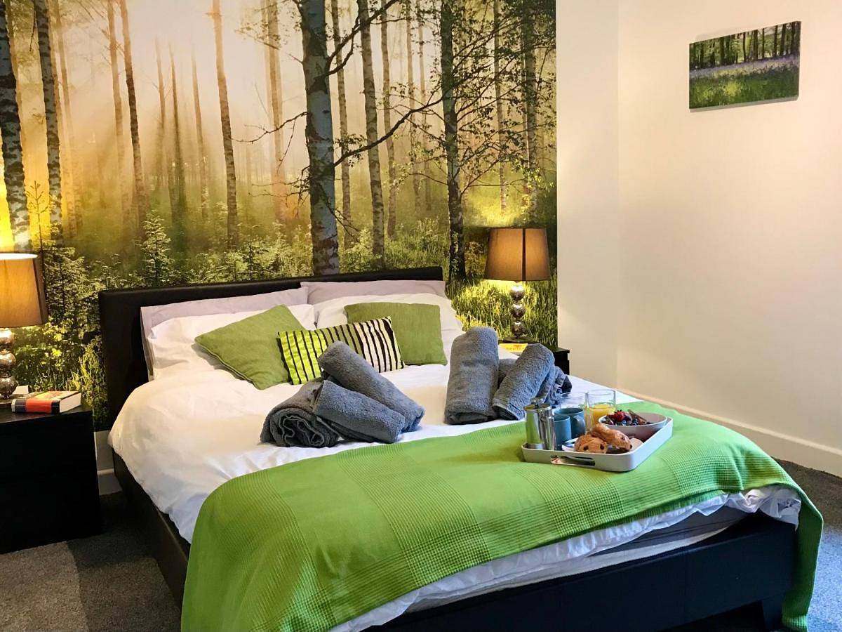 Entire apartment, Stylish 3 bedroom house only 5 mins from M6/M58 in Wigan, Greater Manchester
