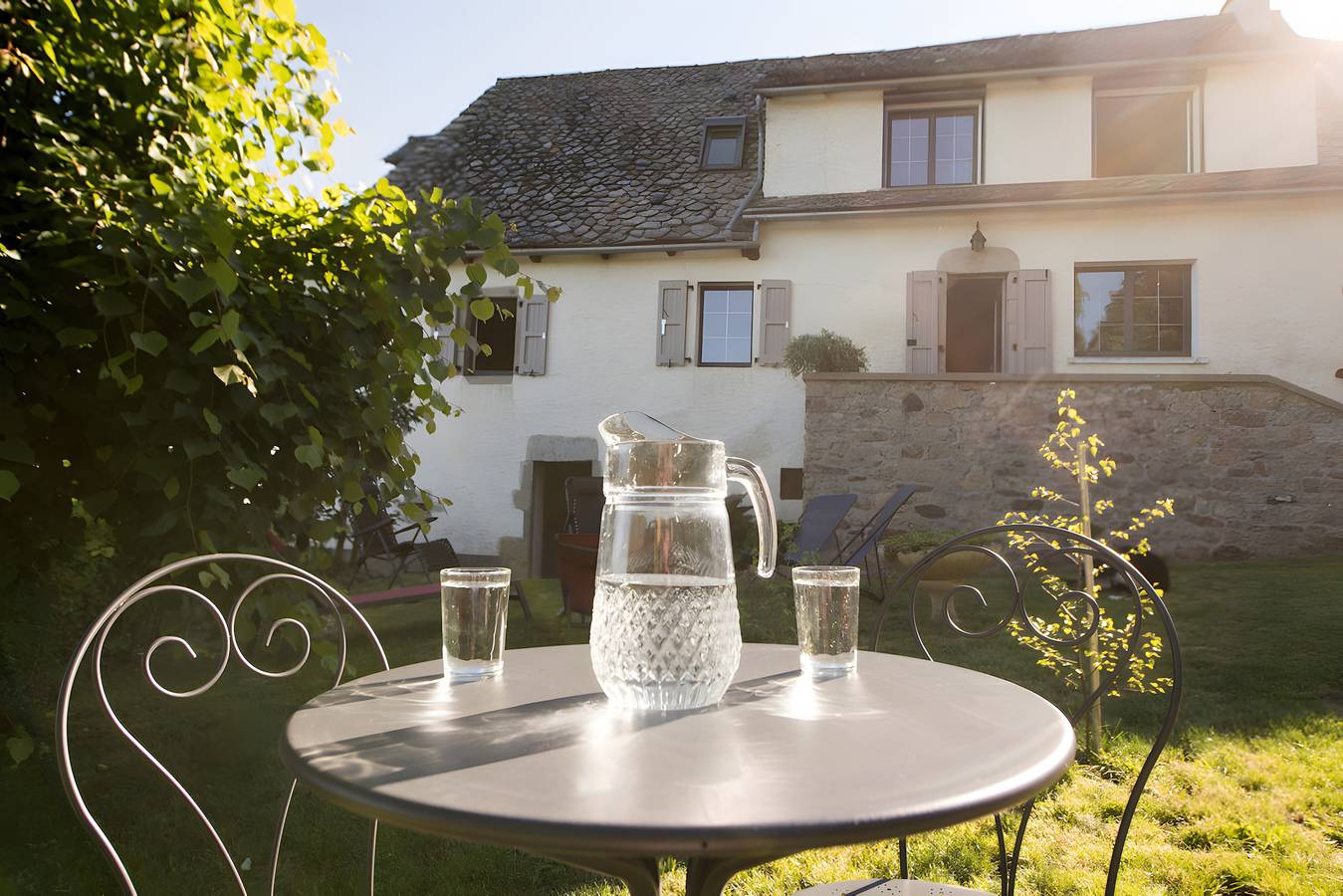 Gîte Les Sapins Douglas: Ferienhaus mit Bergblick, Balkon und Wlan in Sansac-Veinazès, Aurillac und Umgebung