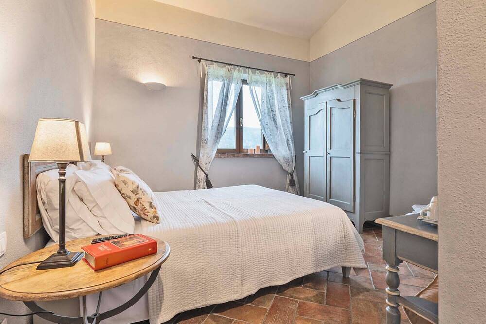 Spacious 10-bedroom villa in awesome Vinci with Ac in Vinci, Florence Province
