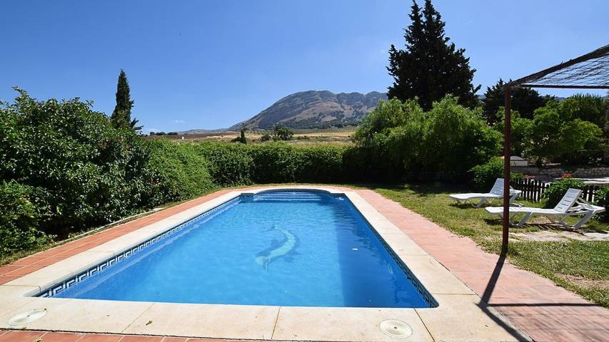 Chalet para 7 personas, con jardín y piscina, Se admiten mascotas en Loja - 2