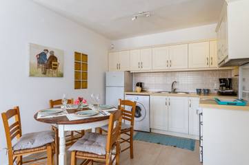 Vacation Rental for 5 Guests in Mykonos, Cyclades, Picture 2