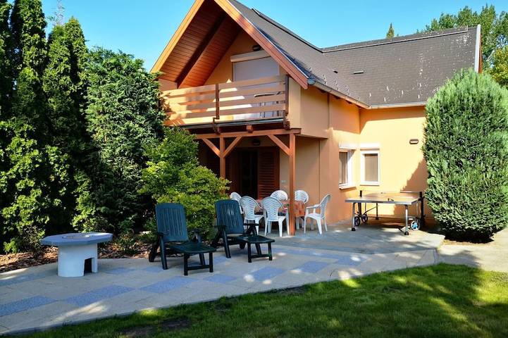 Ferienhaus für 6 Personen, mit Balkon und Garten