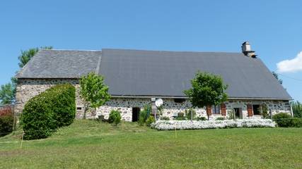 Gîte pour 5 personnes, avec jardin à Vebret
