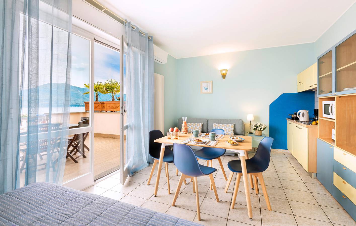 Ganze Ferienwohnung, Etagenhaus am See: AC, Terrasse, Küche & WiFi in Oggebbio, Oggebbio Gemeinde