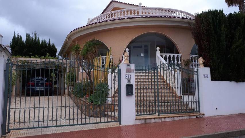 Villa voor 6 personen, with uitzicht and zwembad as well as tuin and uitzicht op het meer, met huisdier in Rojales