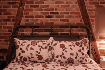 Log Cabin for 4 Guests in New Braunfels, Comal County, Picture 3