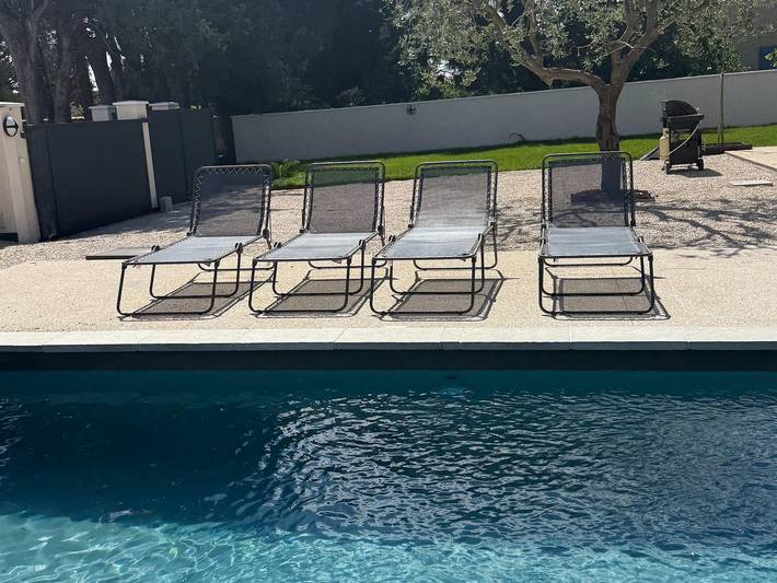 Villa with pool and jacuzzi near Châteauneuf-du-Pape – 9 people in Sorgues, Vaucluse