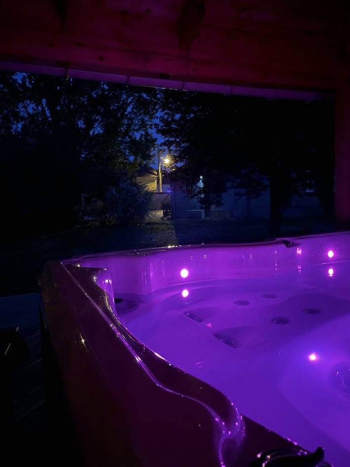 Gîte pour 6 personnes, avec jardin ainsi que jacuzzi et terrasse dans l' Aube - 4