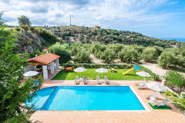 Holiday rental for 13 people, with garden and balcony in Rethymnon