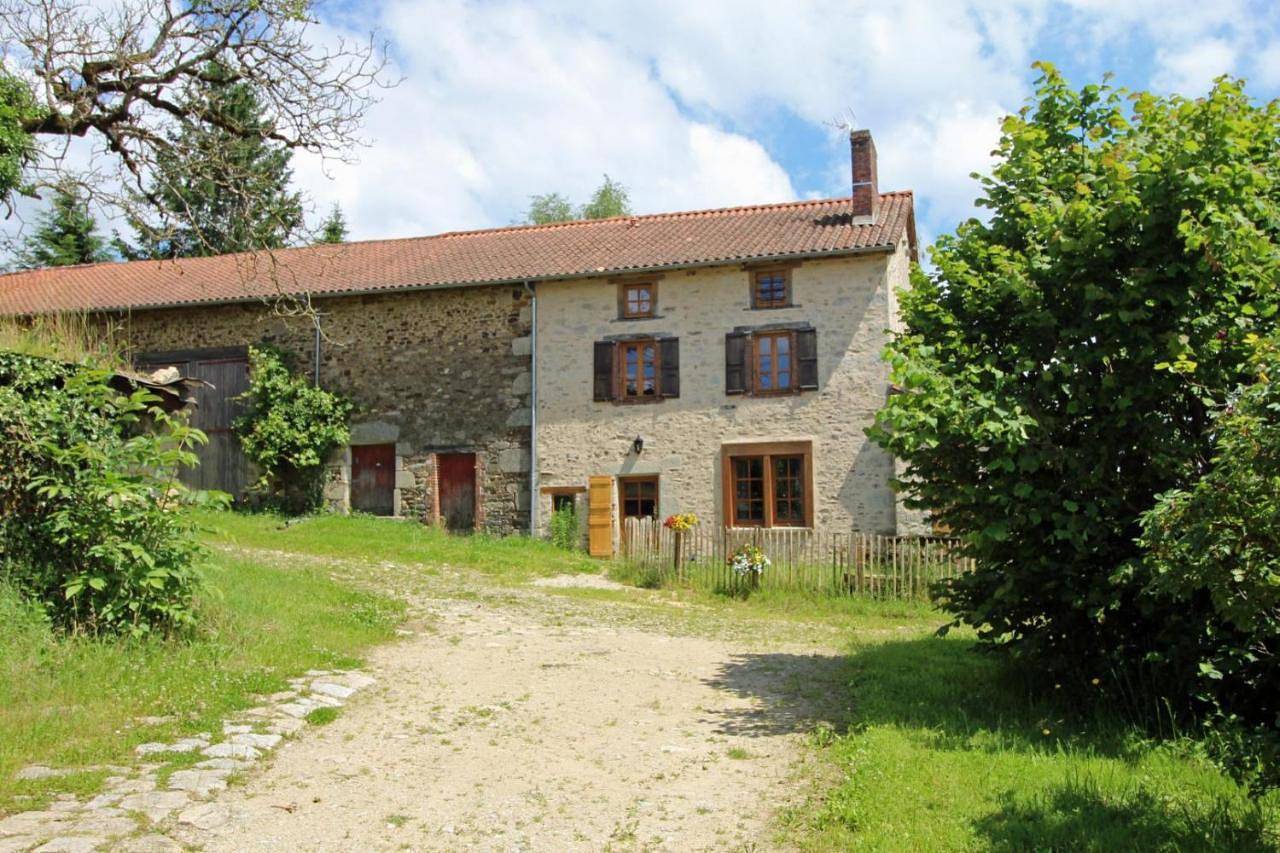 Four-Bedroom Home in La Geneytouse, Région de Limoges