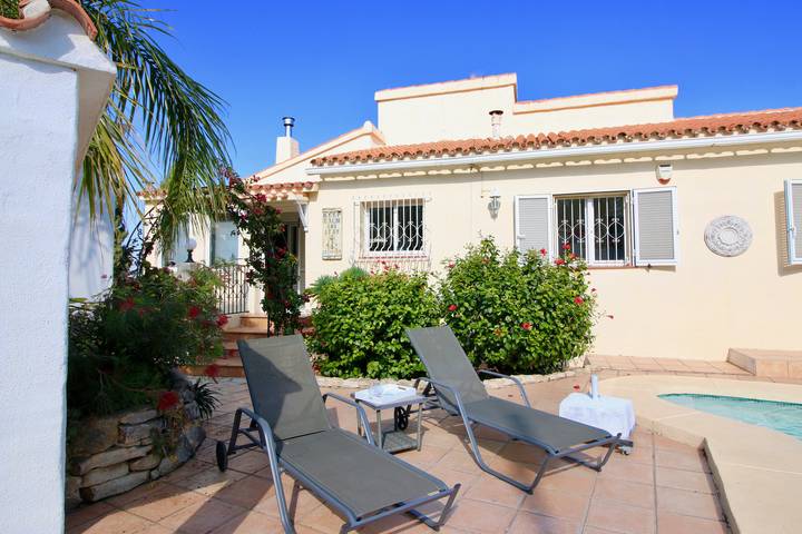 Chalet para 6 personas, con jacuzzi además de balcón y jardín en Marina Alta - 4