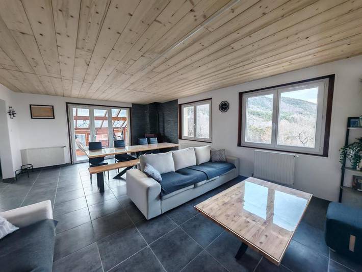 Gîte pour 9 personnes, avec terrasse ainsi que vue sur le lac et vue à La Bréole