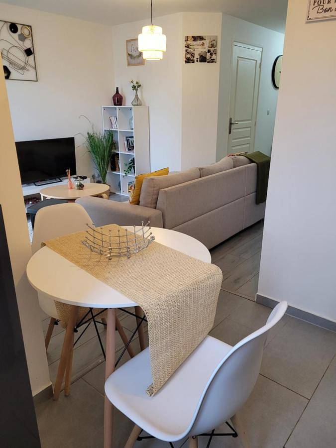 Appartement entier, Cocooning House 212 Suite Cosy Sunshine appartement Aeroport Paris Roissy Cdg et Parc Asterix in Survilliers, Val-d'Oise