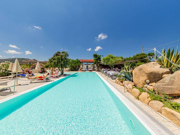Gîte pour 4 personnes, avec jardin ainsi que balcon et bassin pour enfant dans Loiri Porto San Paolo - 4
