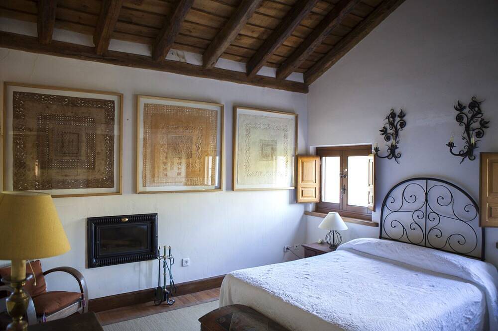 Casa de Campo a 19 km de Segovia con encanto y estilo piscina privada y jardin. in Sotosalbos, Provincia de Segovia