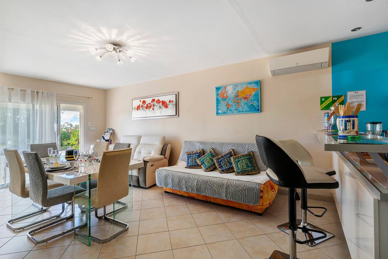 Gîte « Les Lauriers Roses Du 17 » avec terrasse privée, Wi-Fi et climatisation in Saint-Germain-du-Seudre, Région de Jonzac