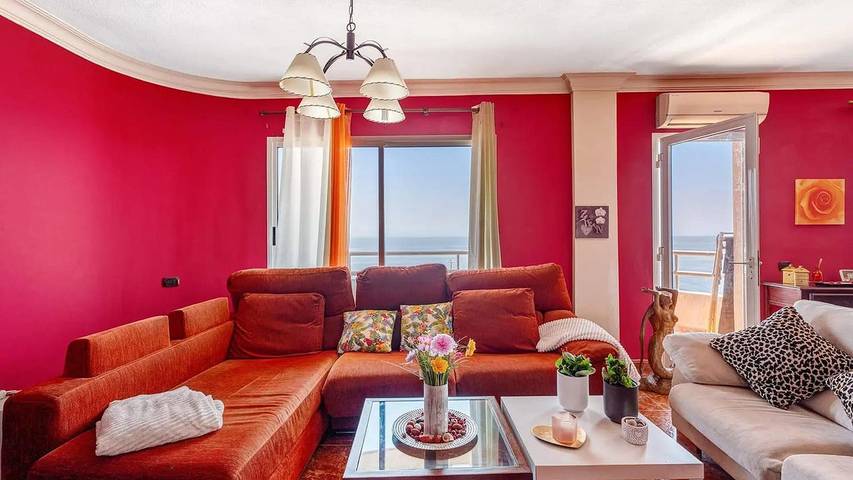 Apartamento para 5 personas, con jardín y piscina en Radazul