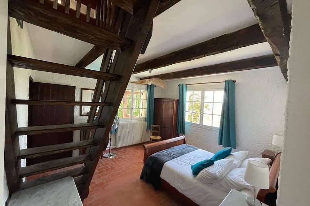 Charmante demeure avec piscine privée dans le sud de la France in Claviers, Région de Draguignan