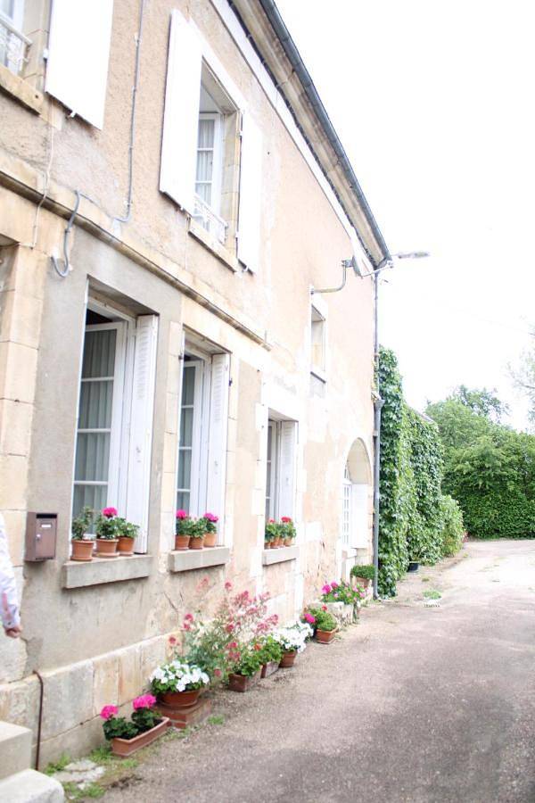 Gîte pour 6 personnes, avec jardin à Étais-la-Sauvin