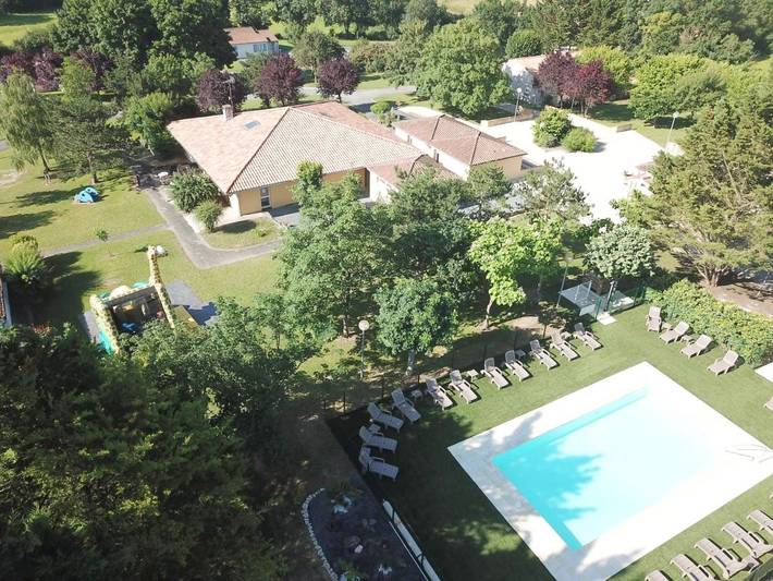 Maison de vacances pour 9 personnes, avec Terrasse ainsi que Jardin et Piscine