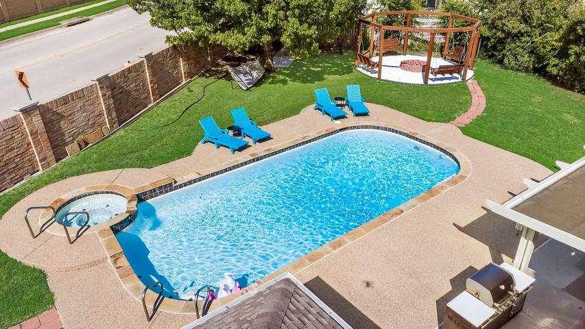 Vacation rental for 16 people, with yard, with pets in Tarrant County