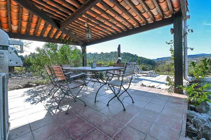 Location de vacances pour 6 personnes, avec terrasse ainsi que vue et piscine à Belvézet - 4
