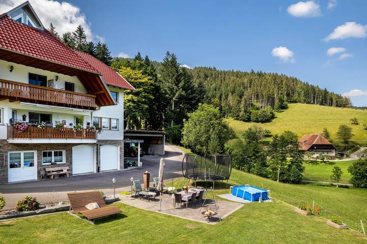 Ferienwohnung für 6 Personen, mit Balkon und Garten sowie Kinderpool in Hofstetten