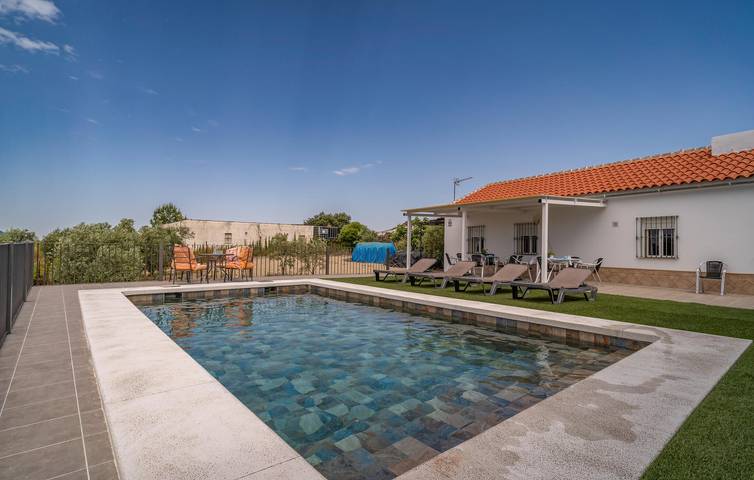 Apartamento para 15 personas, con Terraza además de Jardín y Piscina en Olvera