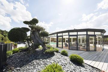 Gîte pour 11 personnes, avec terrasse ainsi que jacuzzi et jardin à Hénansal