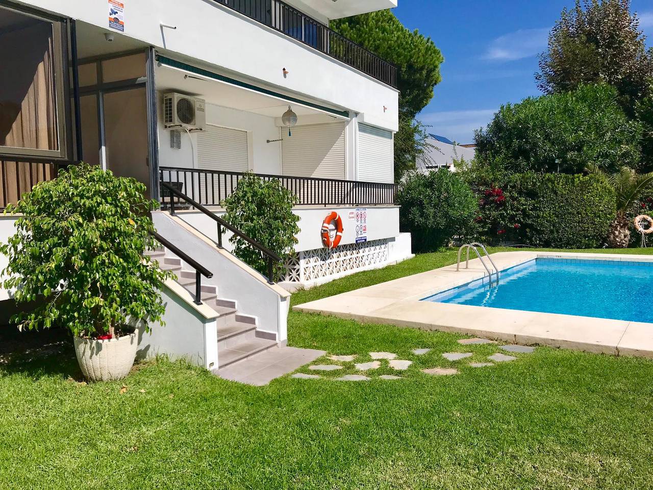 Entire apartment, Flat near the beach 800 m away from Puerto Banus in Golden Mile, Marbella