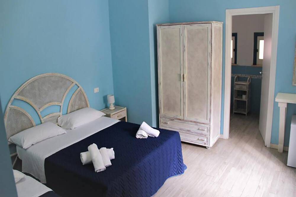 Double room, air conditioning, bathroom, in the center n6752 in Tropea, Vibo Valentia Province